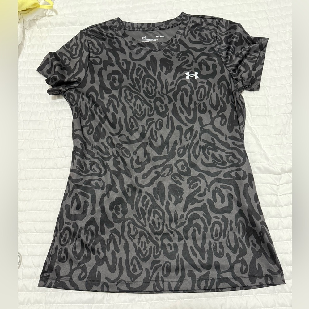Under Armour Black and Gray Print Tee Size SM